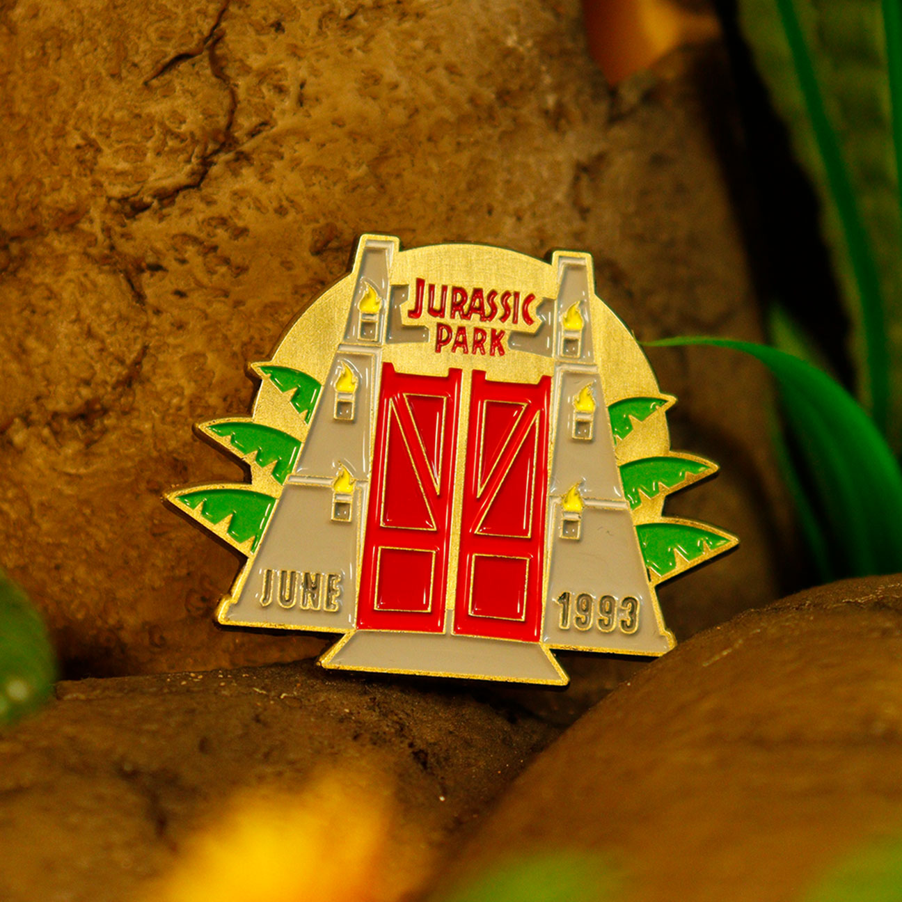 Jurassic Park Medallion and Pin Collector's Set