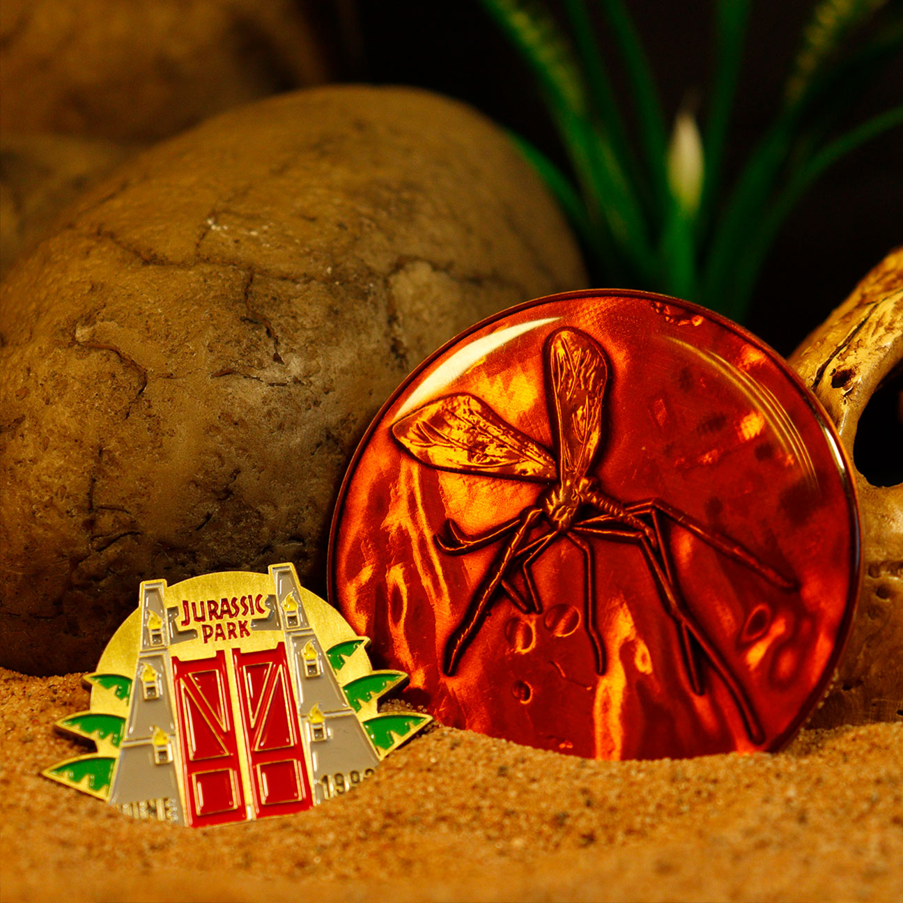 Jurassic Park Medallion and Pin Collector's Set