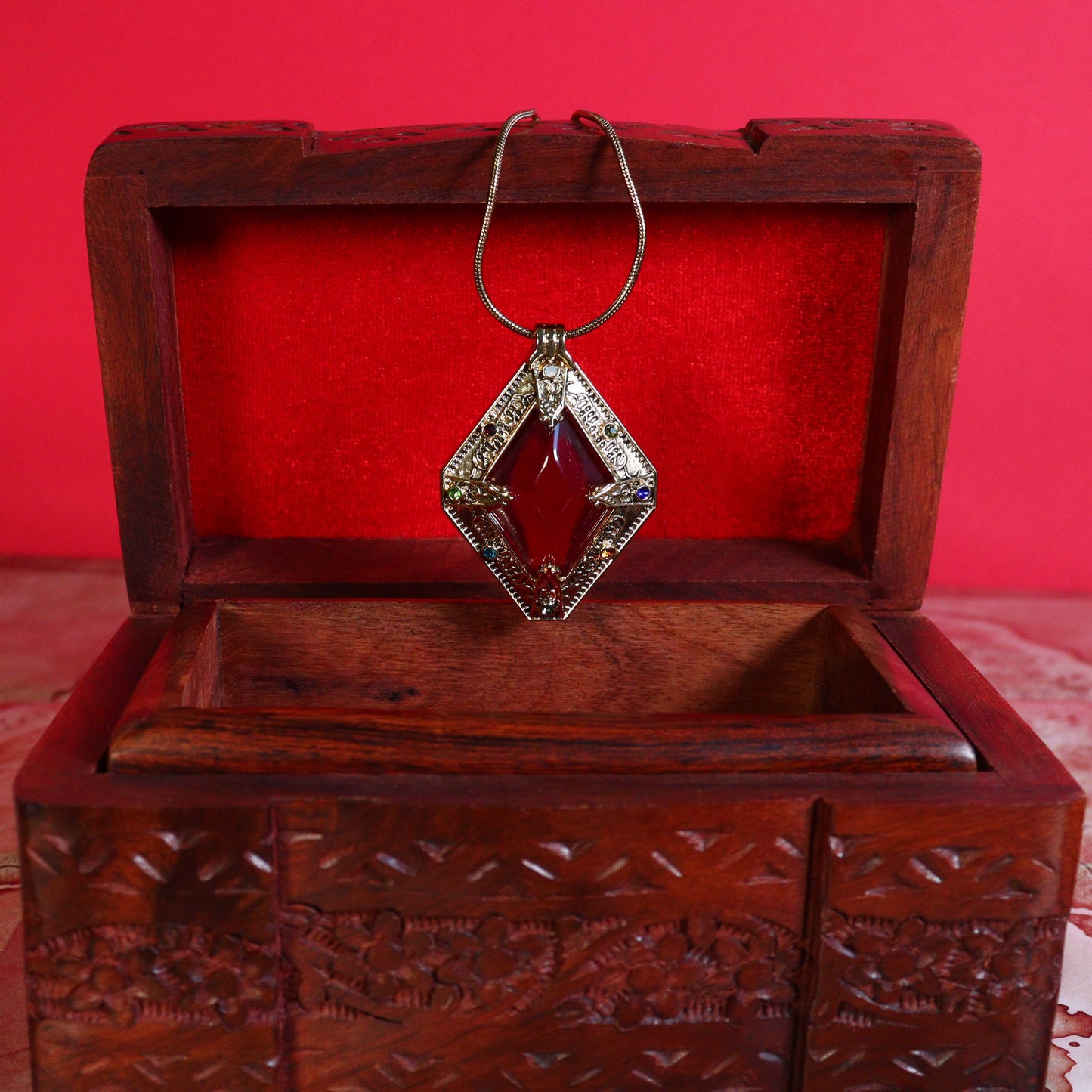 The Elder Scrolls IV: Oblivion Limited Edition Replica Amulet of Kings Necklace